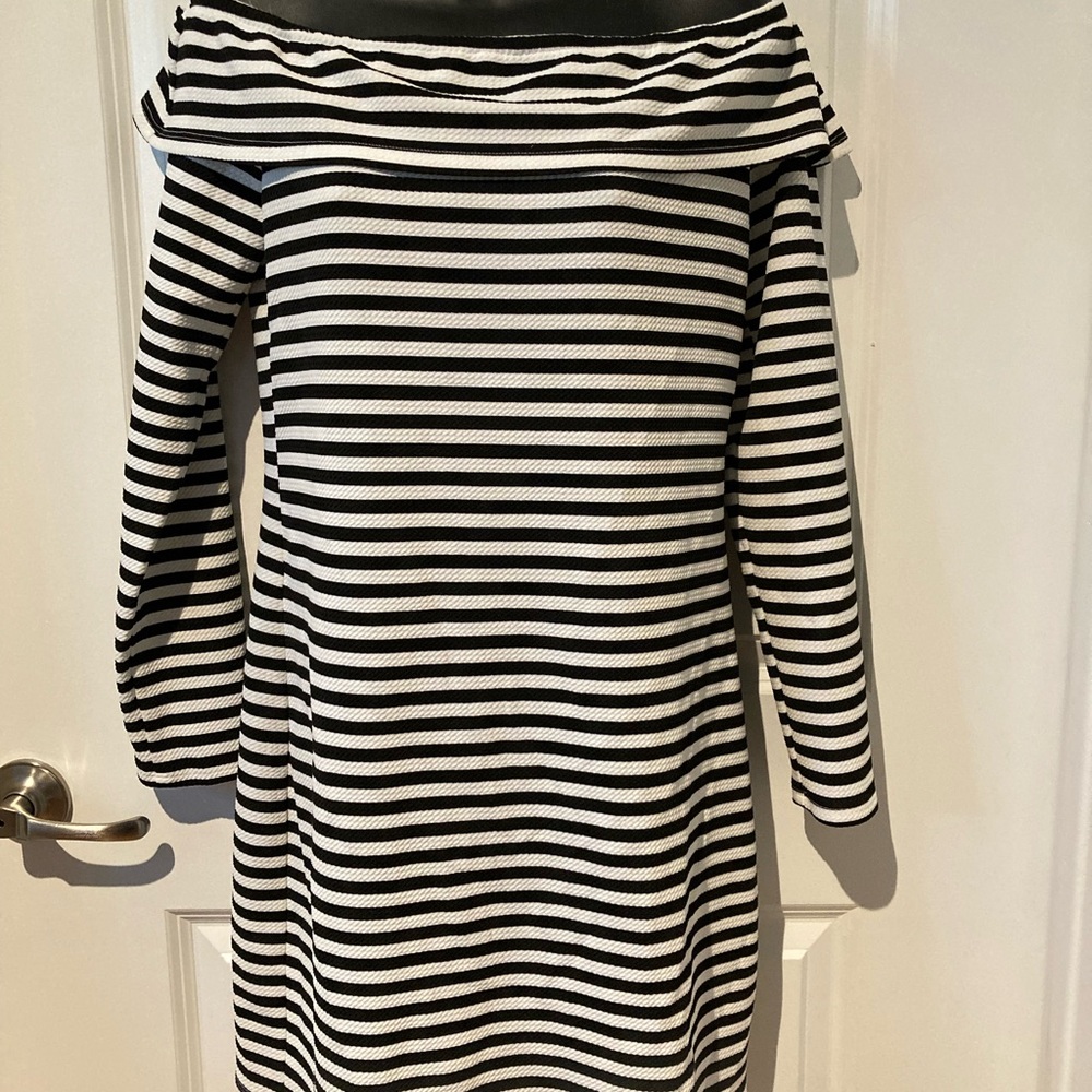 NWT TRINA TURK OFF SHOULDER SHIFT DRESS